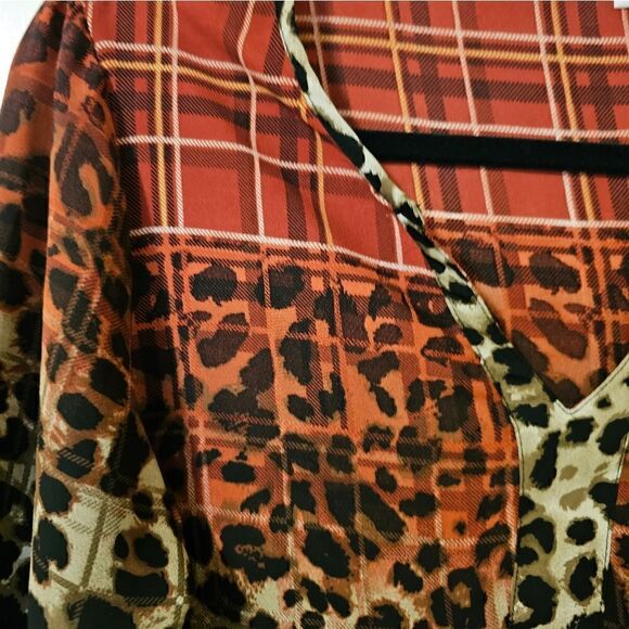 CATO Red Plaid Animal Print Roll Tab Sleeves Henley Top Tunic - Size Small - Picture 3 of 8